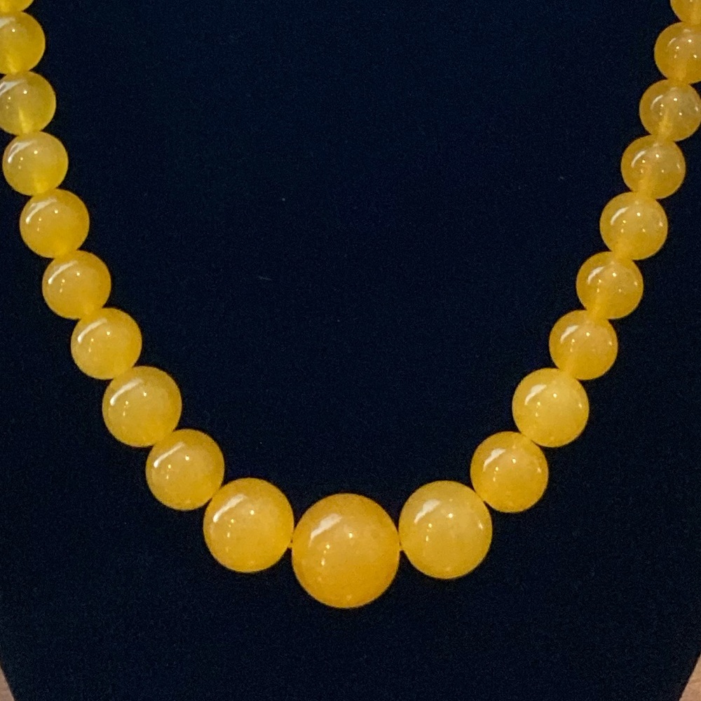 Yellow Jade Graduated Bead Necklace - 5-15mm Round Beads - Picture 2 of 6